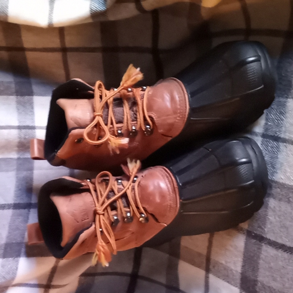 EUC Pacific Trails Duck Boots Size 9
